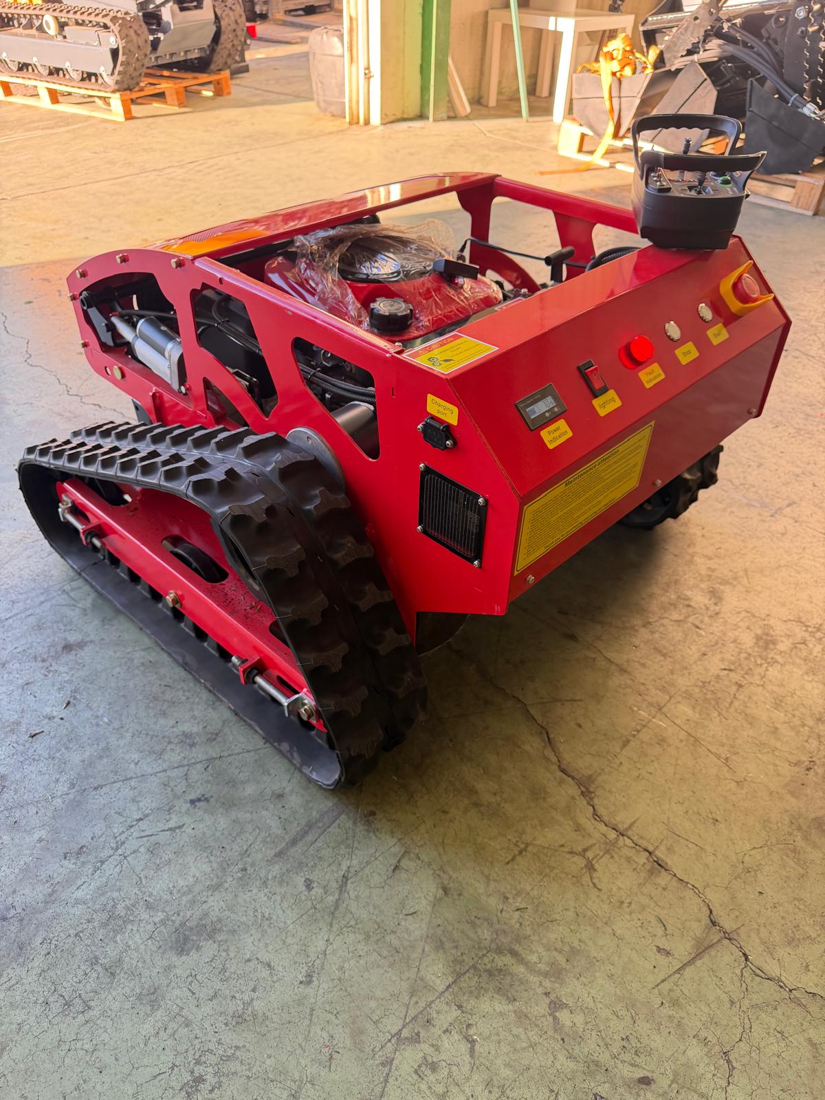 Robot Desbrozadora radiocontrol Gasolina motor Loncin teledirigida