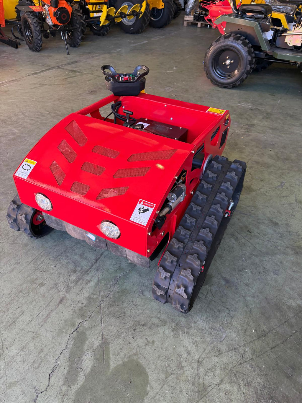 Robot Desbrozadora radiocontrol Gasolina motor Loncin teledirigida
