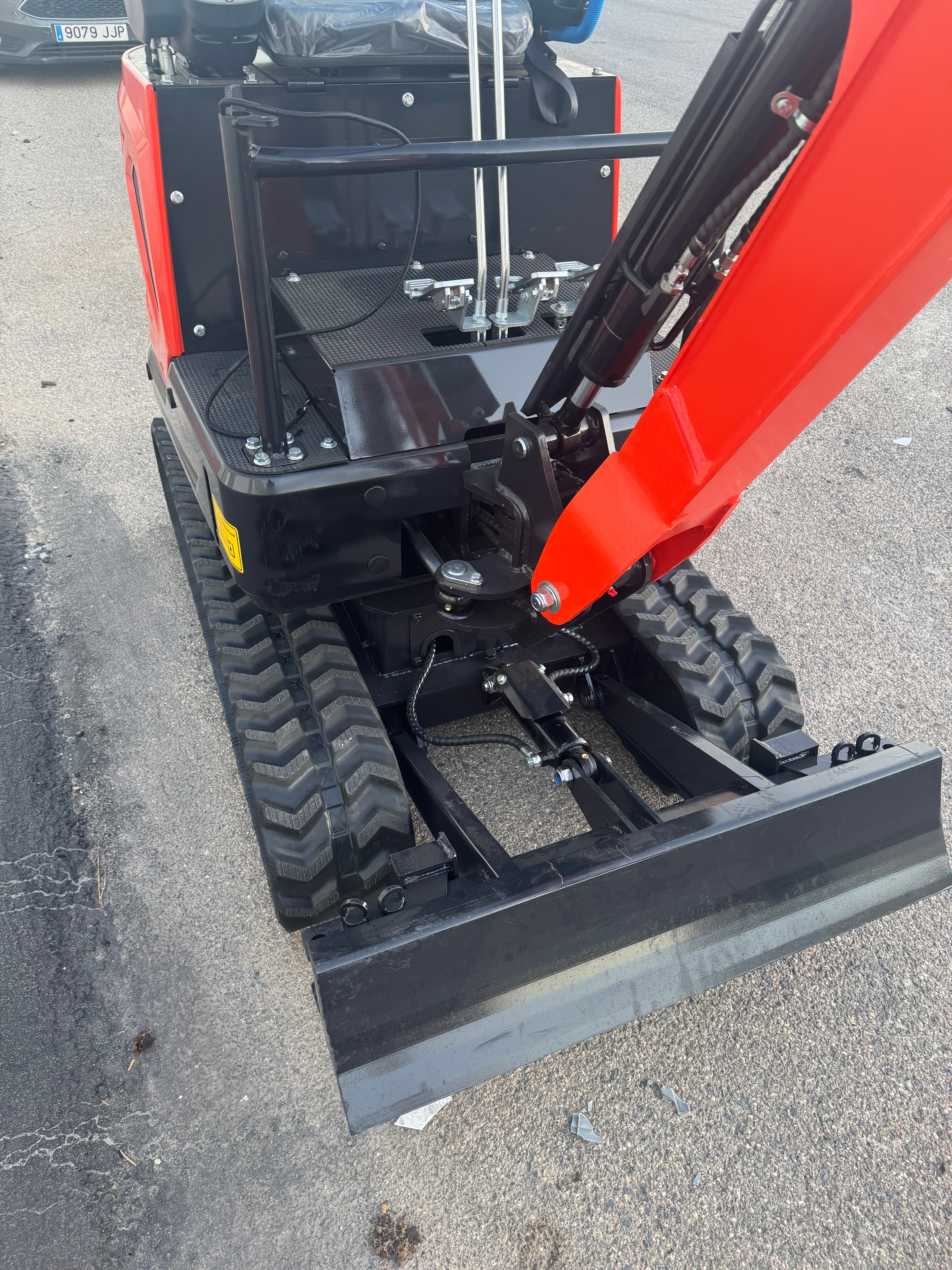 Excavadora Giratoria 1800Kg Motor Kubota 3 Cilindros