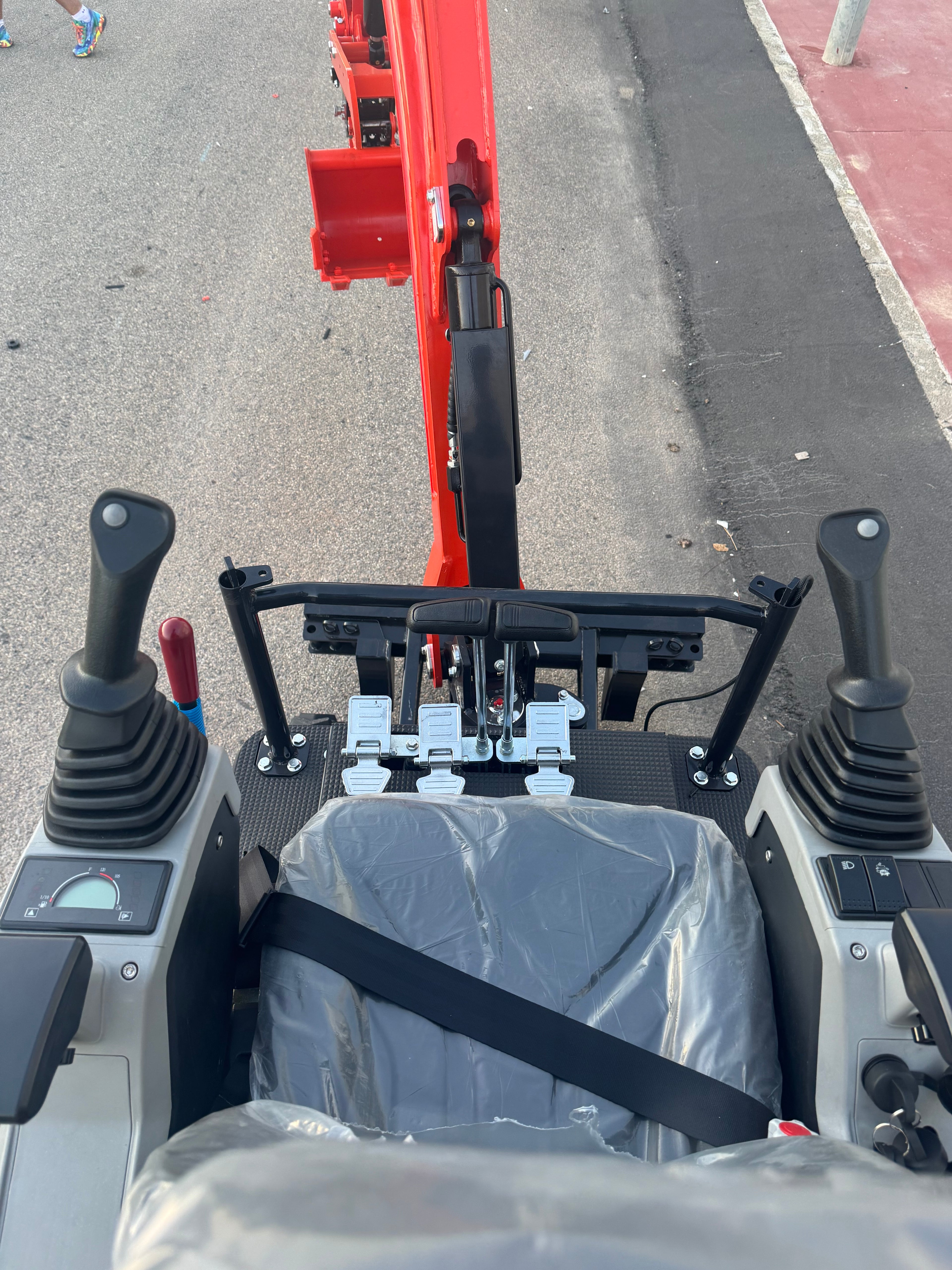 Excavadora Giratoria 1800Kg Motor Kubota 3 Cilindros