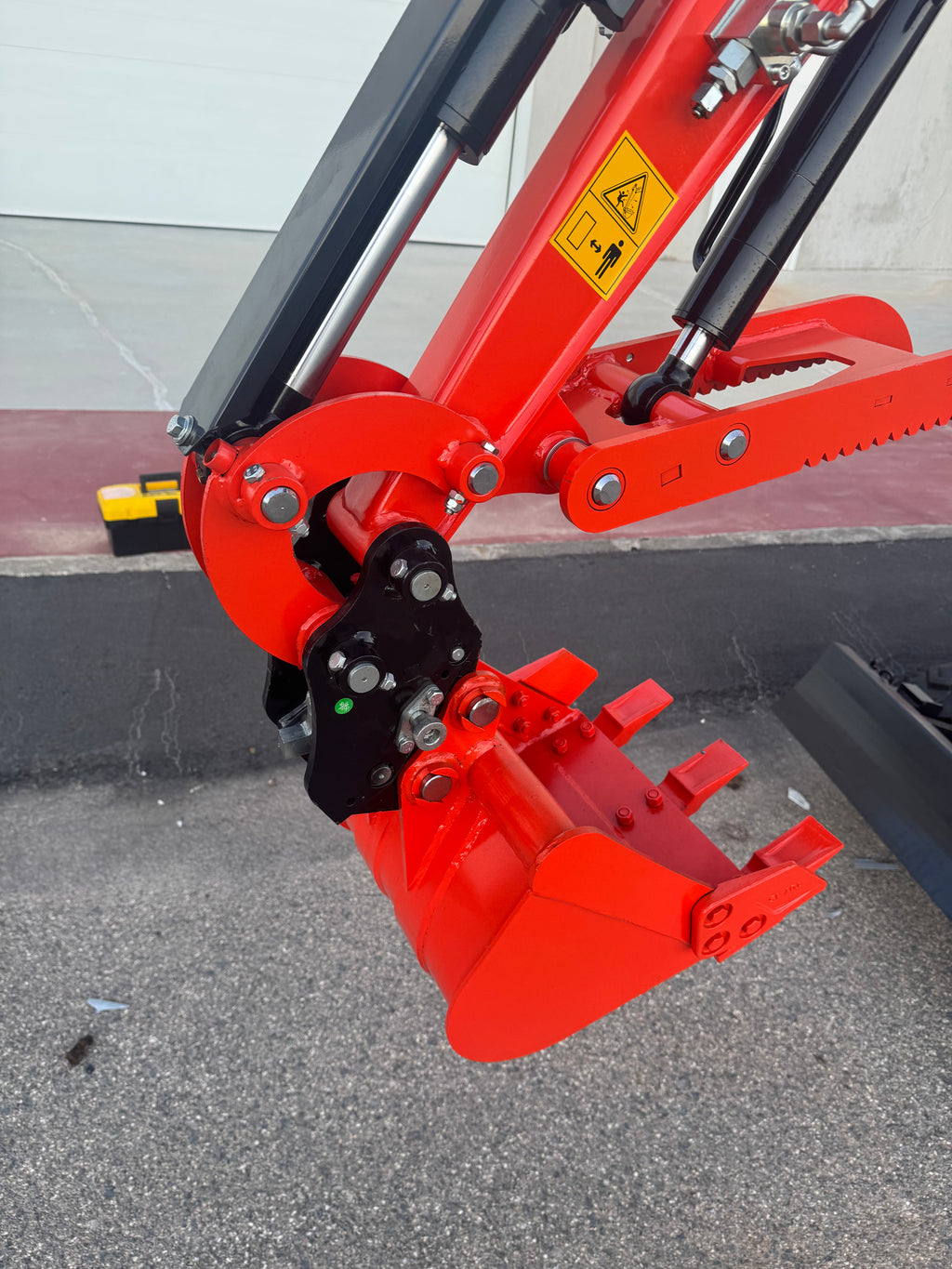 Excavadora Giratoria 1800Kg Motor Kubota 3 Cilindros