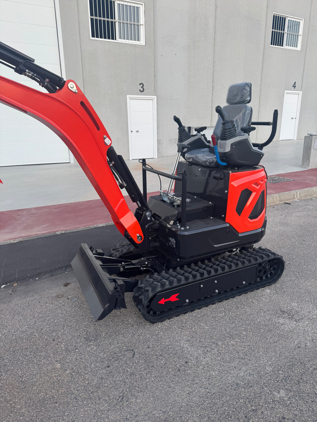 Excavadora Giratoria 1800Kg Motor Kubota 3 Cilindros