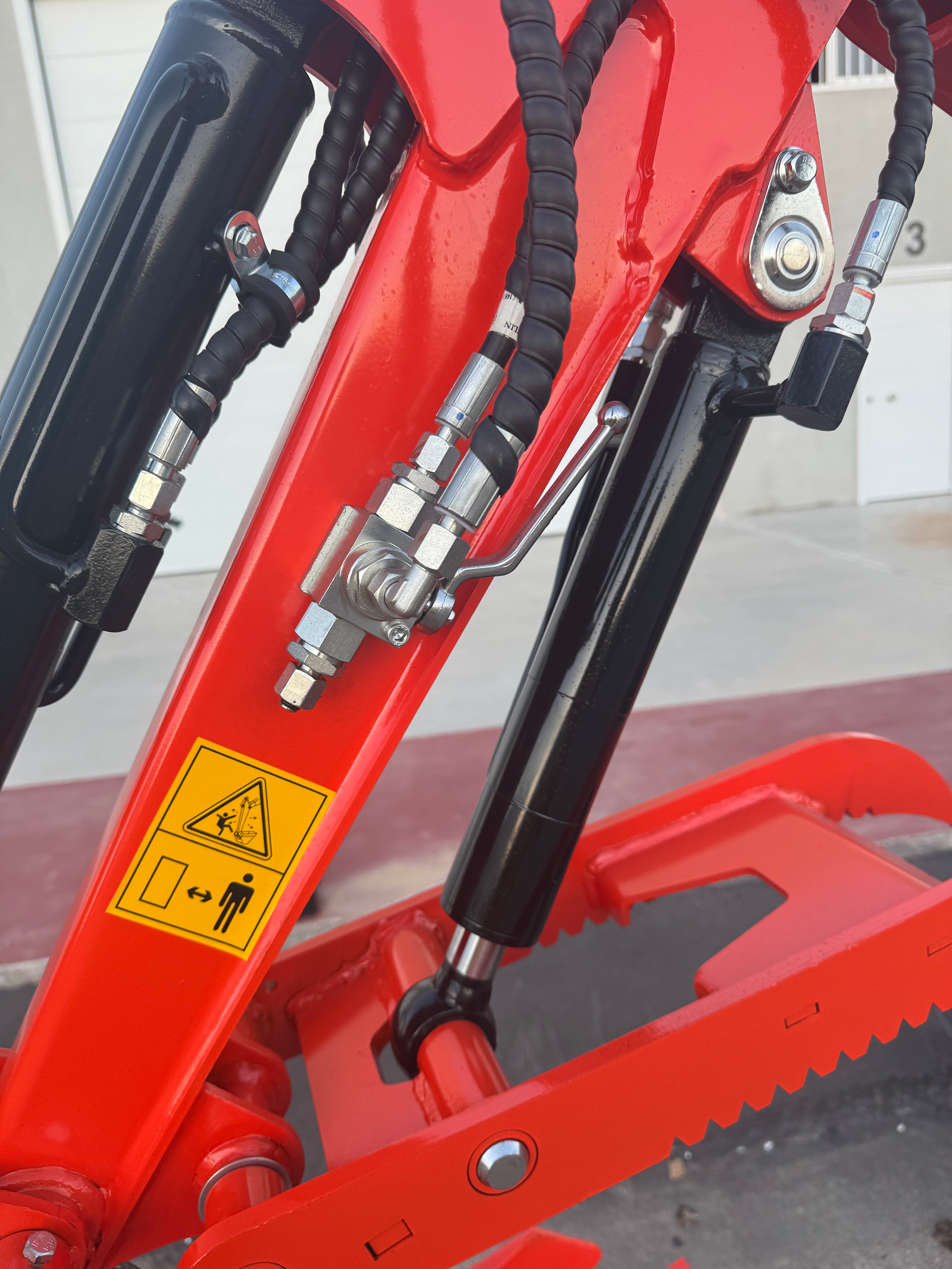 Excavadora Giratoria 1800Kg Motor Kubota 3 Cilindros