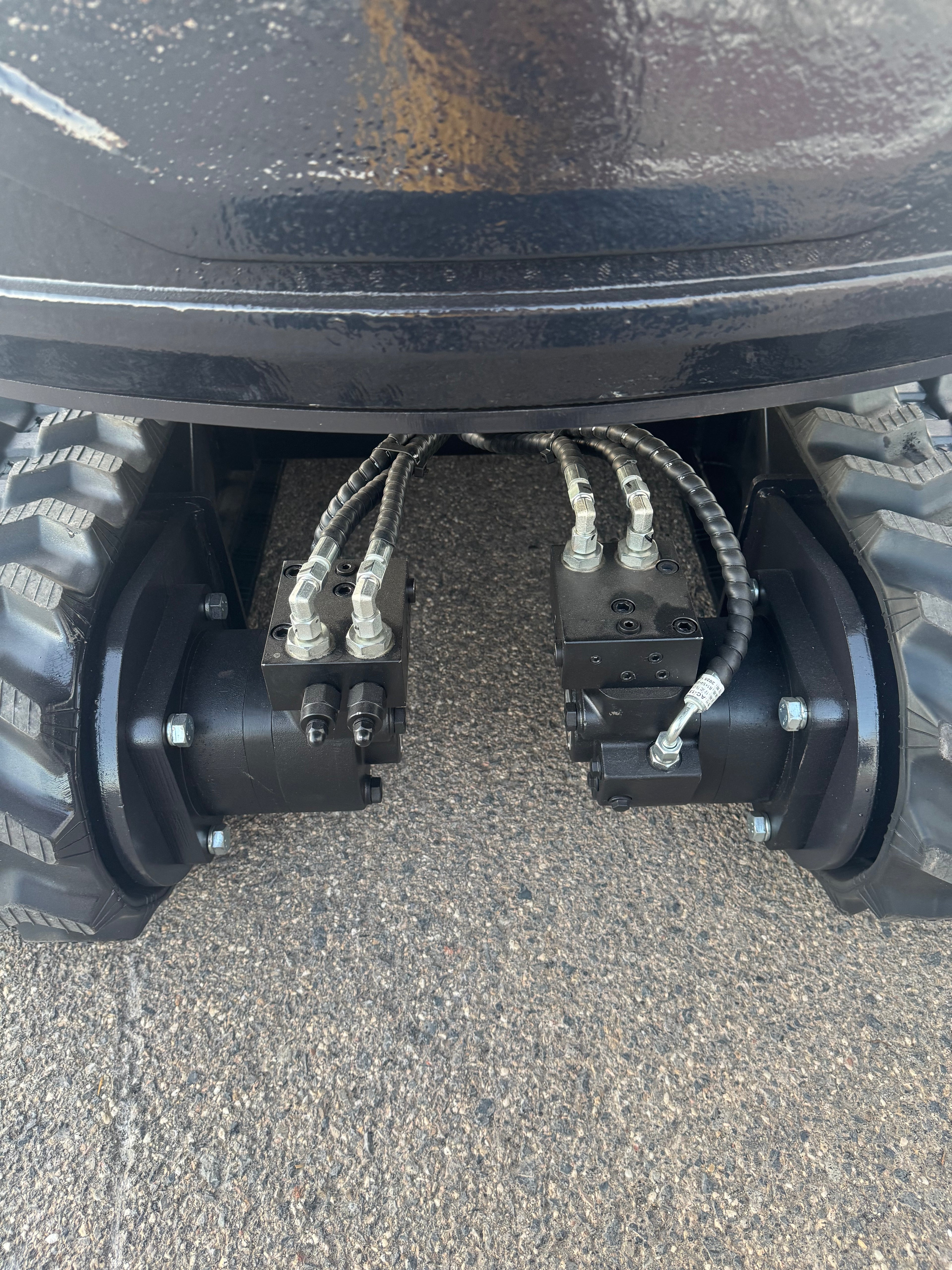 Excavadora Giratoria 1800Kg Motor Kubota 3 Cilindros