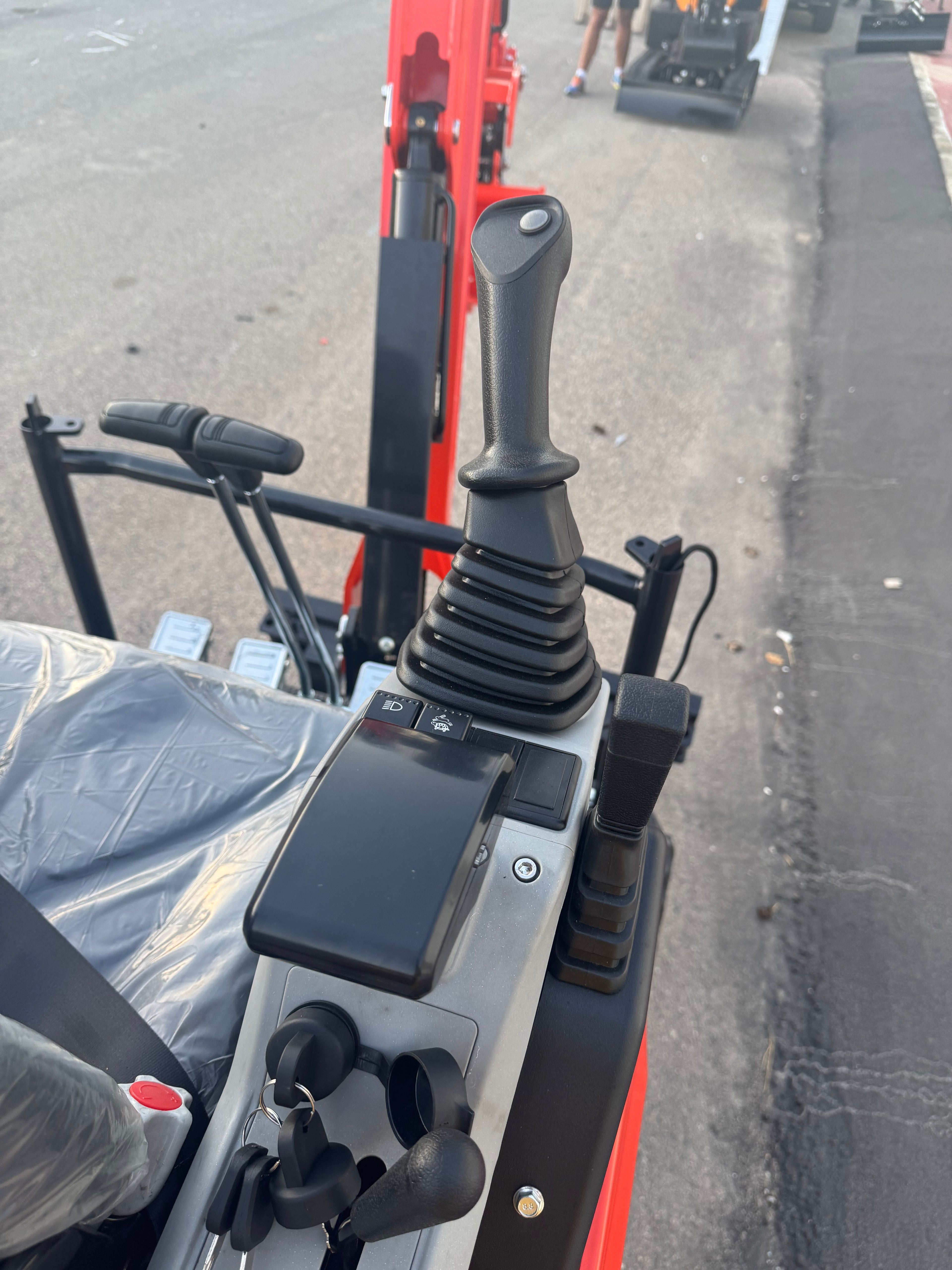 Excavadora Giratoria 1800Kg Motor Kubota 3 Cilindros