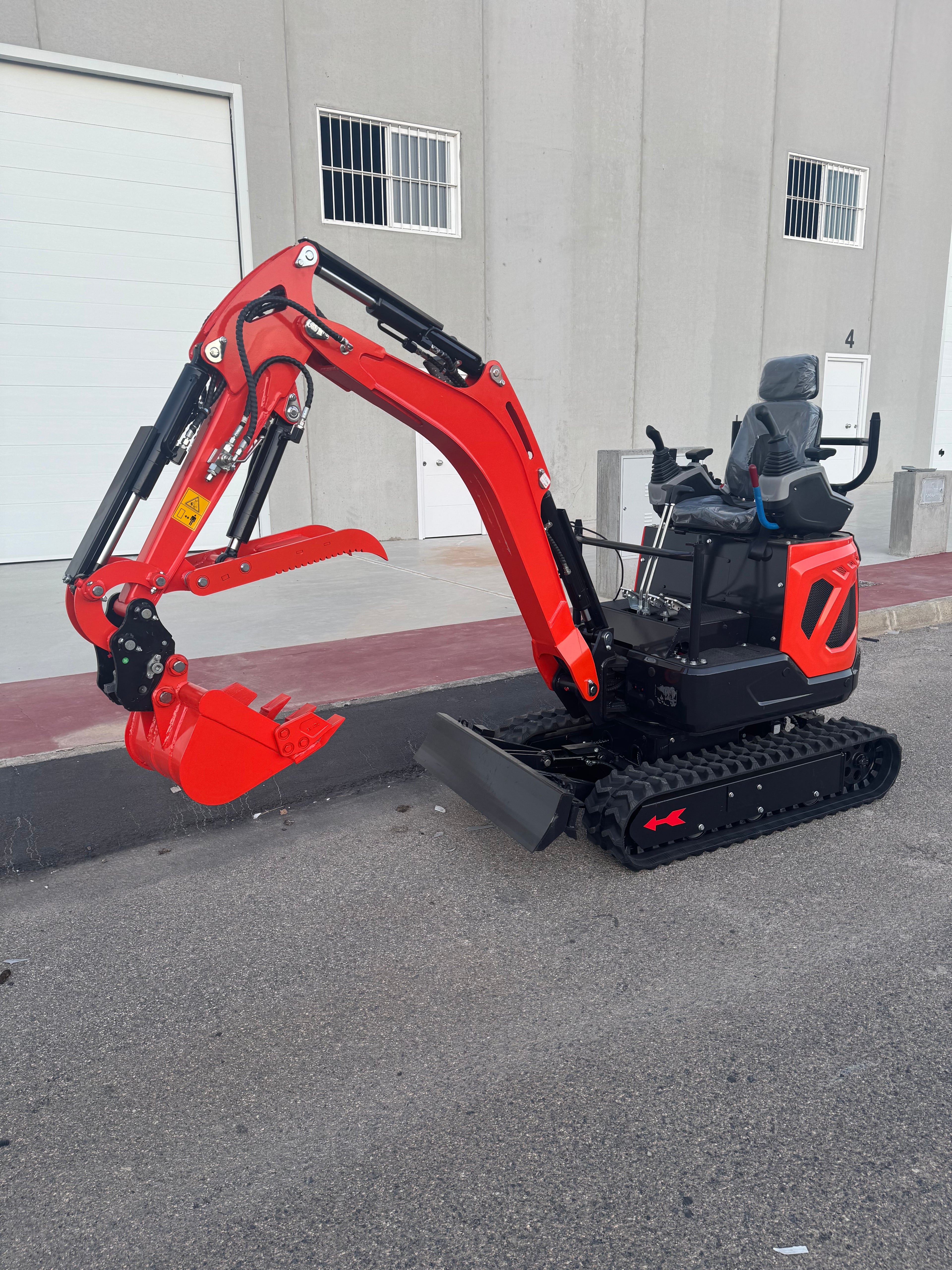 Excavadora Giratoria 1800Kg Motor Kubota 3 Cilindros