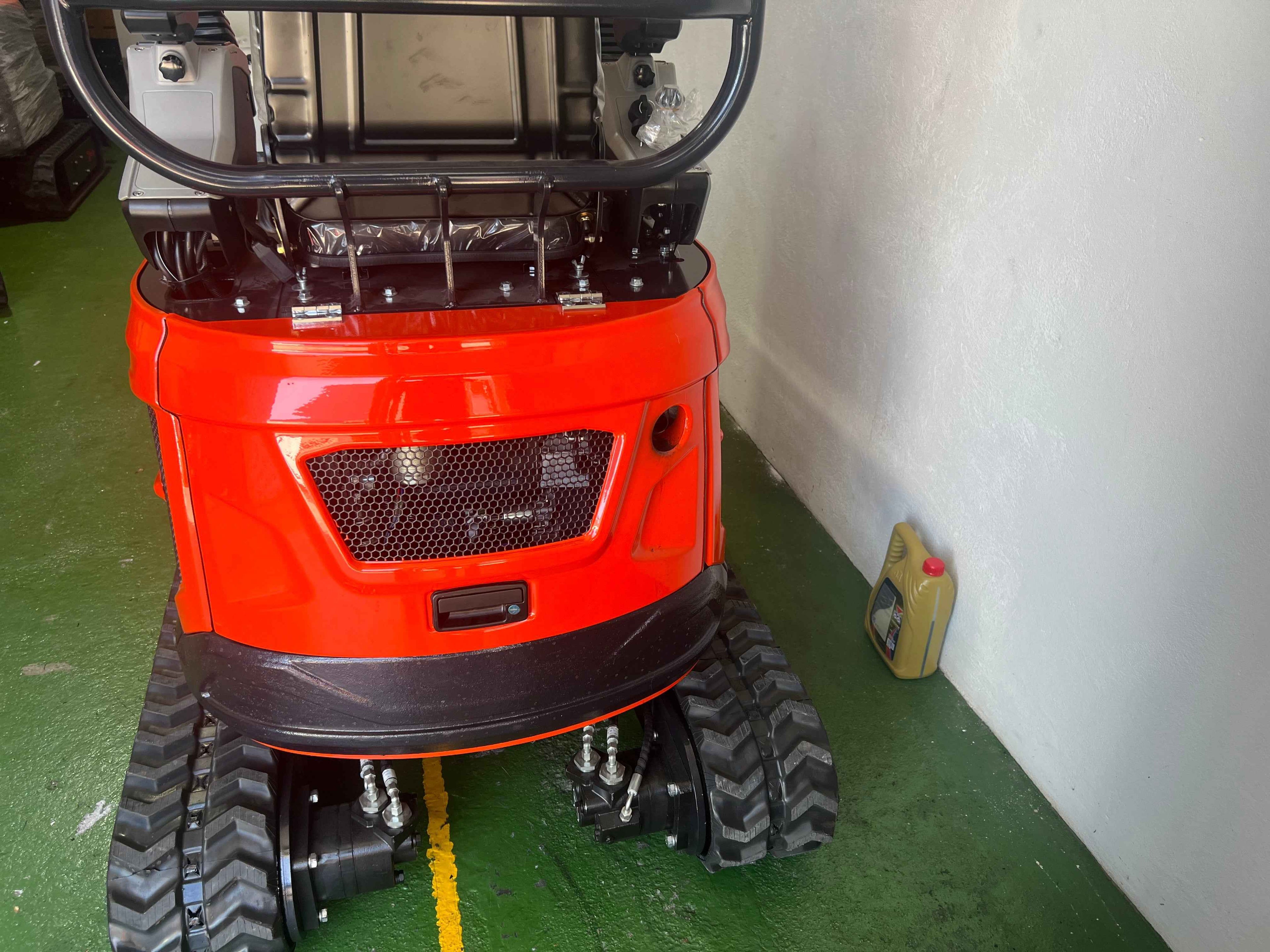 Excavadora Kubota 1800Kg Motor Kubota 3 Cilindros D722 Giratoria