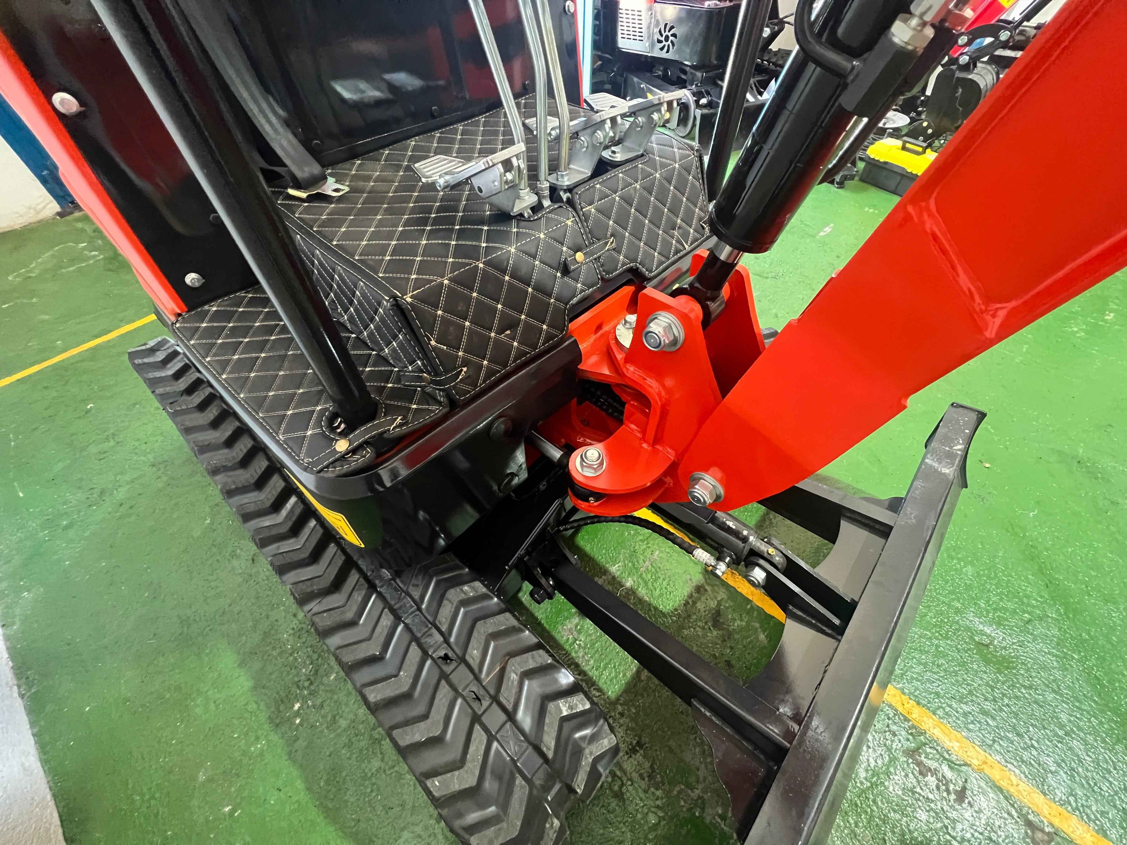 Excavadora Kubota 1800Kg Motor Kubota 3 Cilindros D722 Giratoria