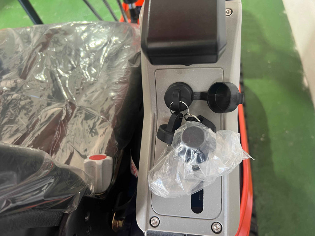 Excavadora Kubota 1800Kg Motor Kubota 3 Cilindros D722 Giratoria