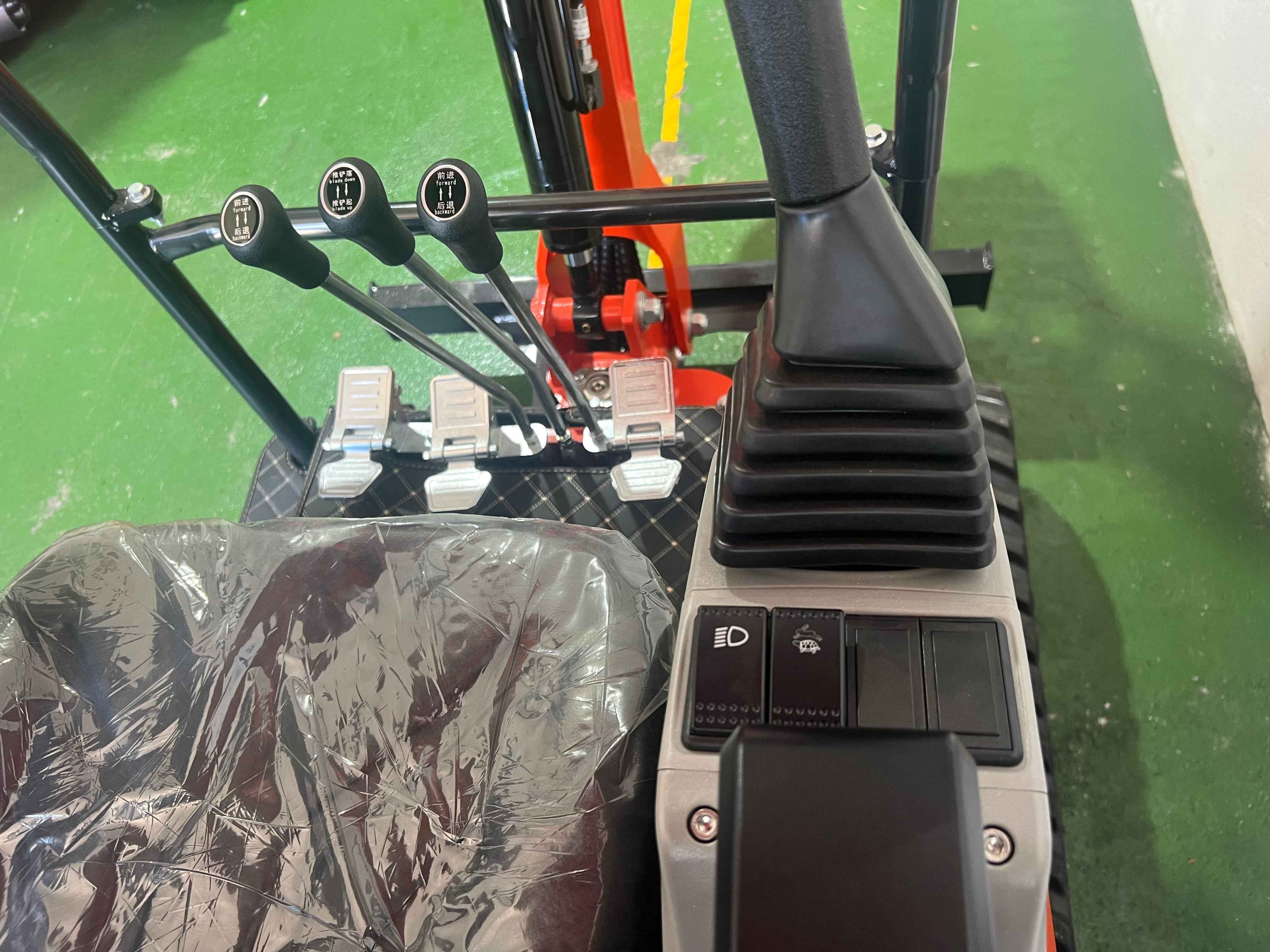 Excavadora Kubota 1800Kg Motor Kubota 3 Cilindros D722 Giratoria