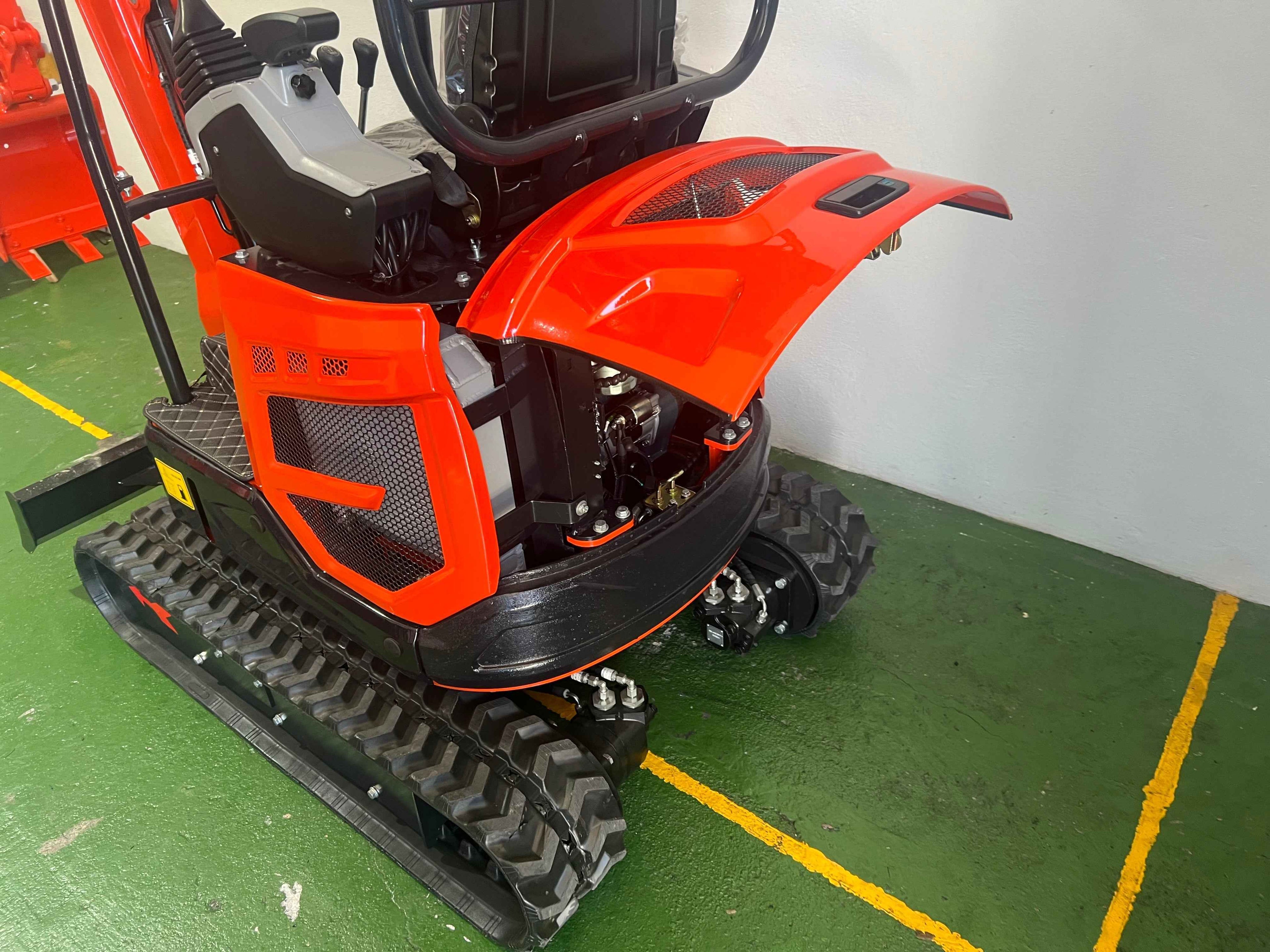 Excavadora Kubota 1800Kg Motor Kubota 3 Cilindros D722 Giratoria