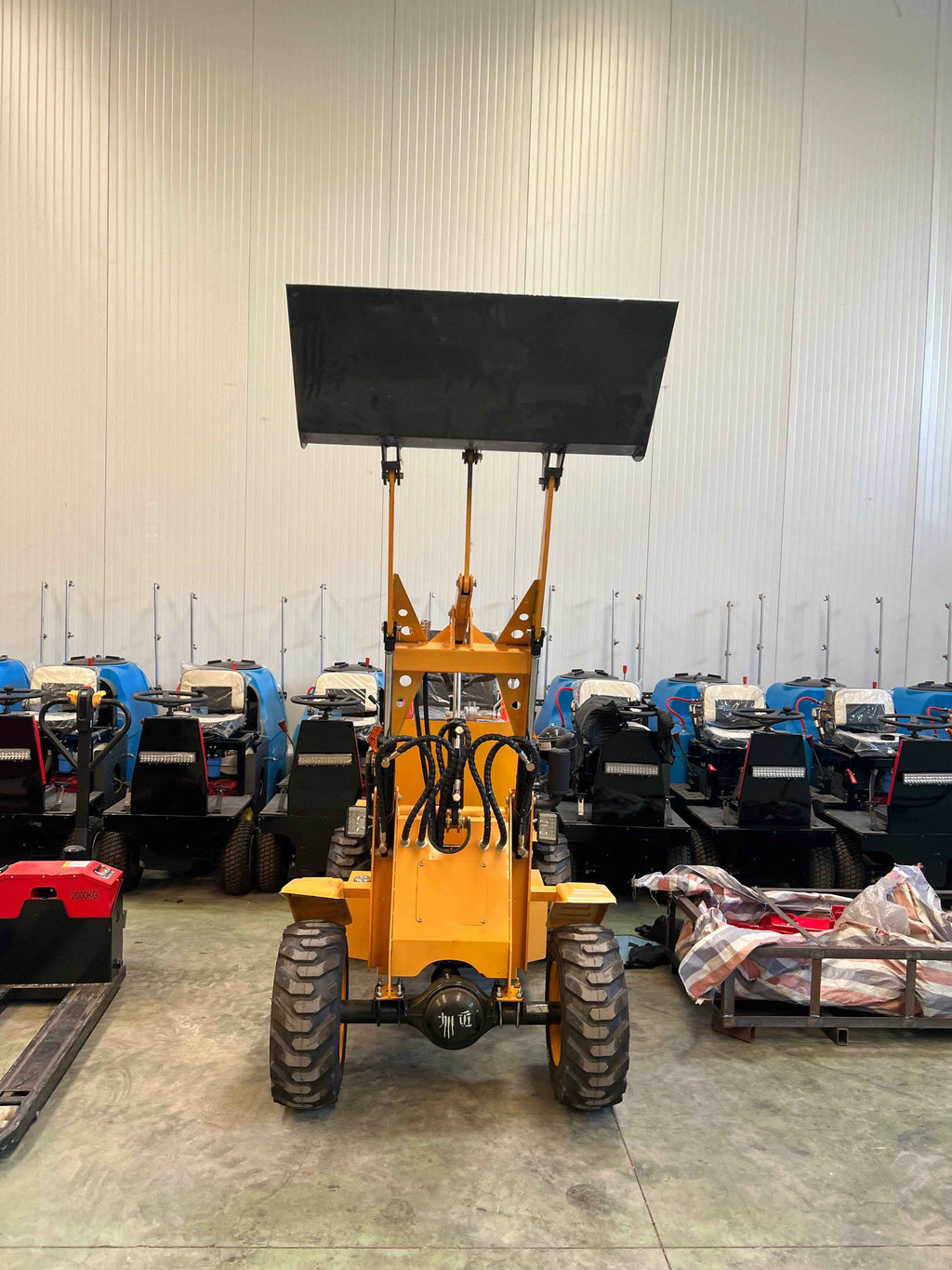 Mini Cargadora Diesel Articulada 4x4 de Ruedas 750kg