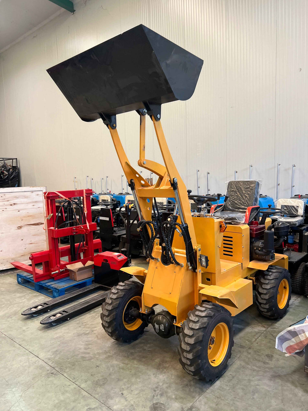 Mini Cargadora Diesel Articulada 4x4 de Ruedas 750kg