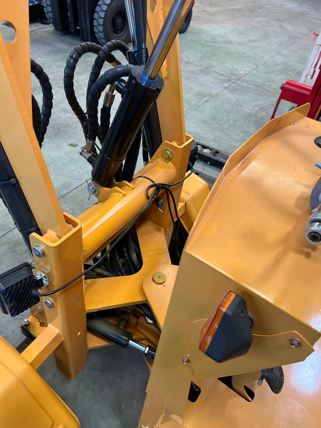 Mini Cargadora Diesel Articulada 4x4 de Ruedas 750kg