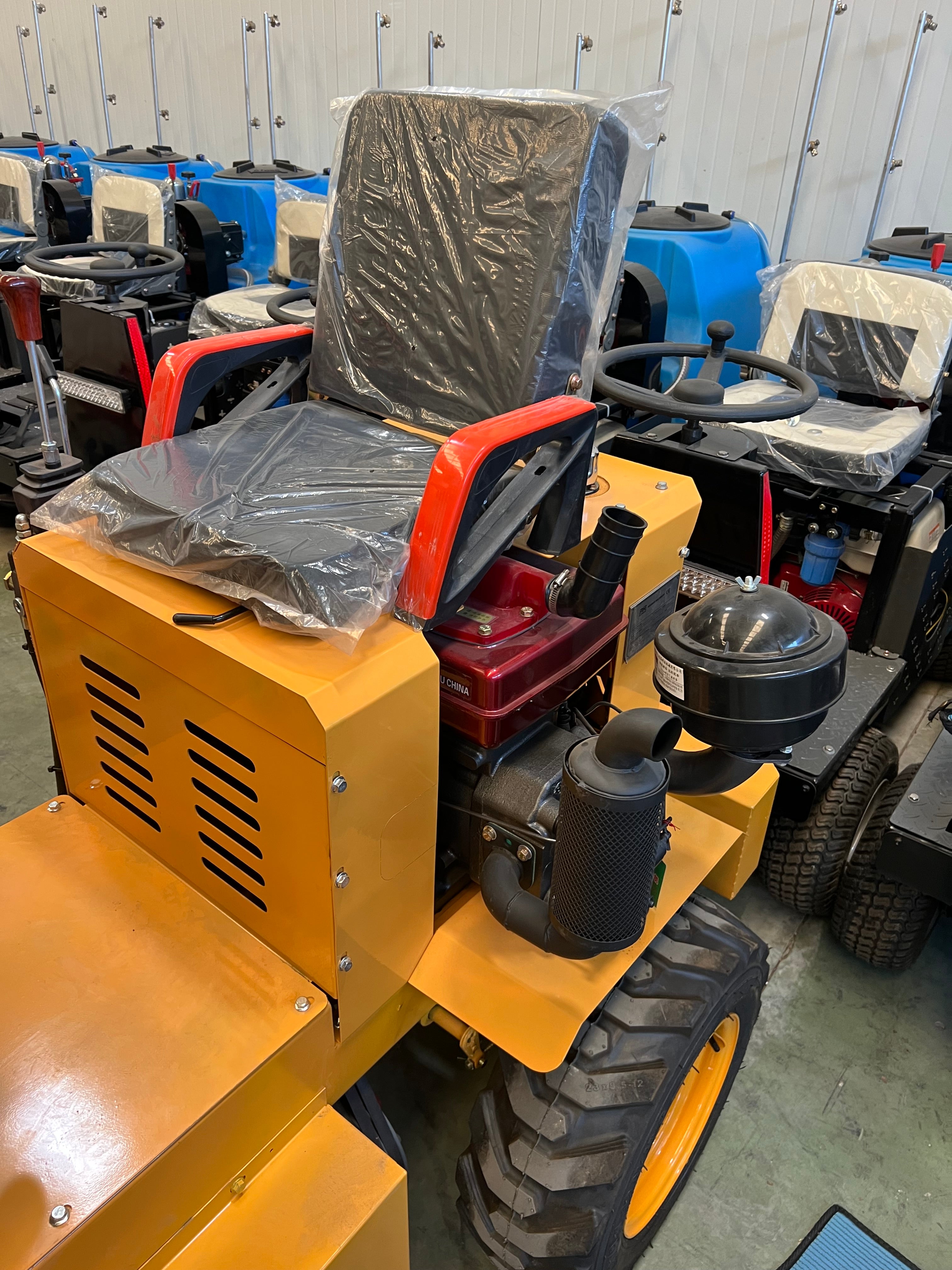Mini Cargadora Diesel Articulada 4x4 de Ruedas 750kg