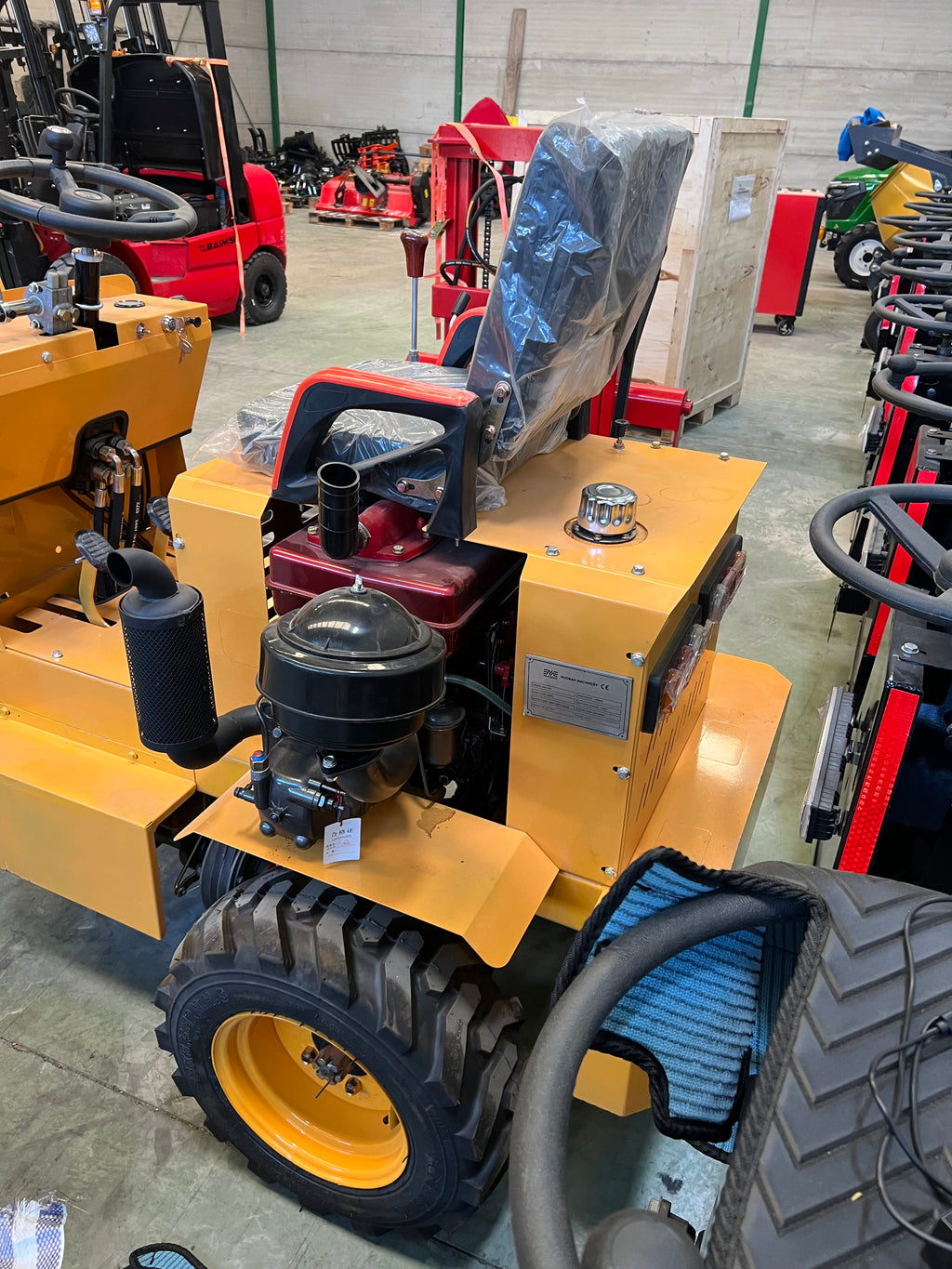 Mini Cargadora Diesel Articulada 4x4 de Ruedas 750kg