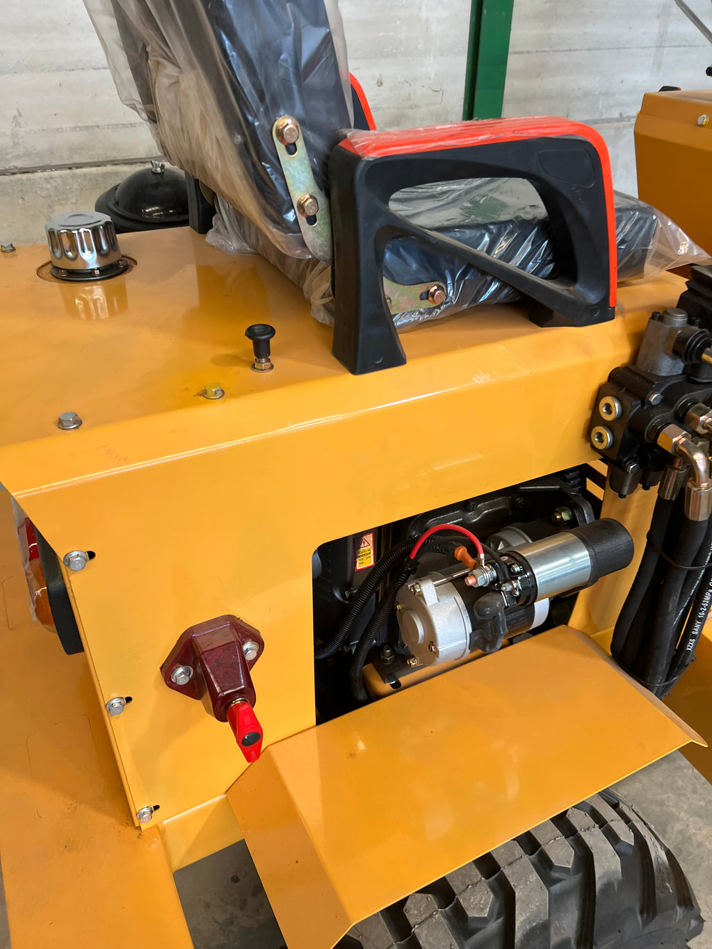 Mini Cargadora Diesel Articulada 4x4 de Ruedas 750kg