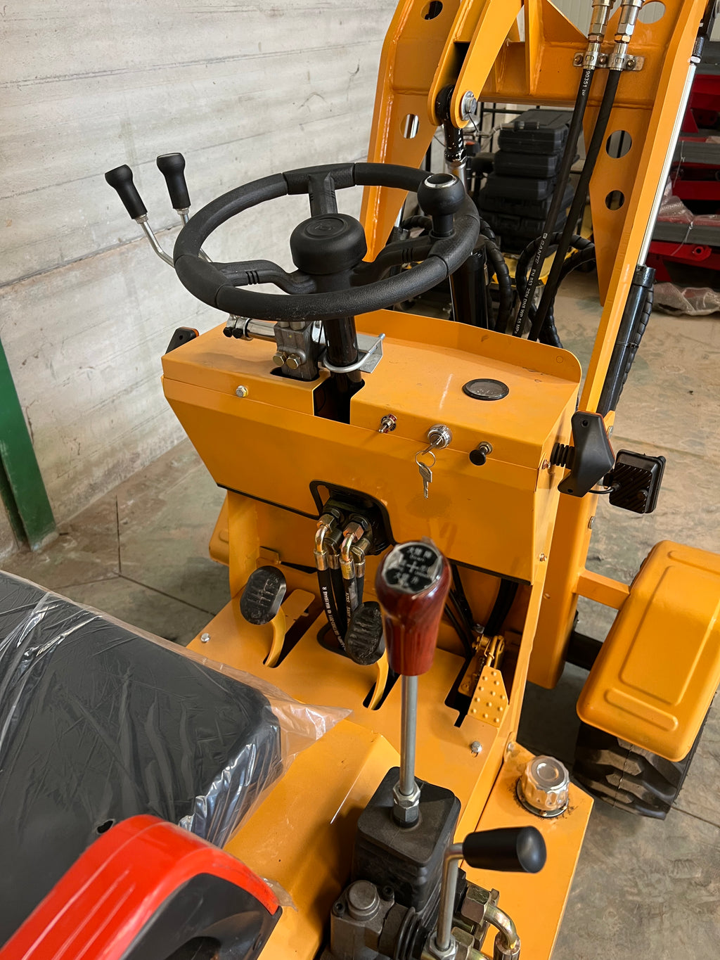 Mini Cargadora Diesel Articulada 4x4 de Ruedas 750kg