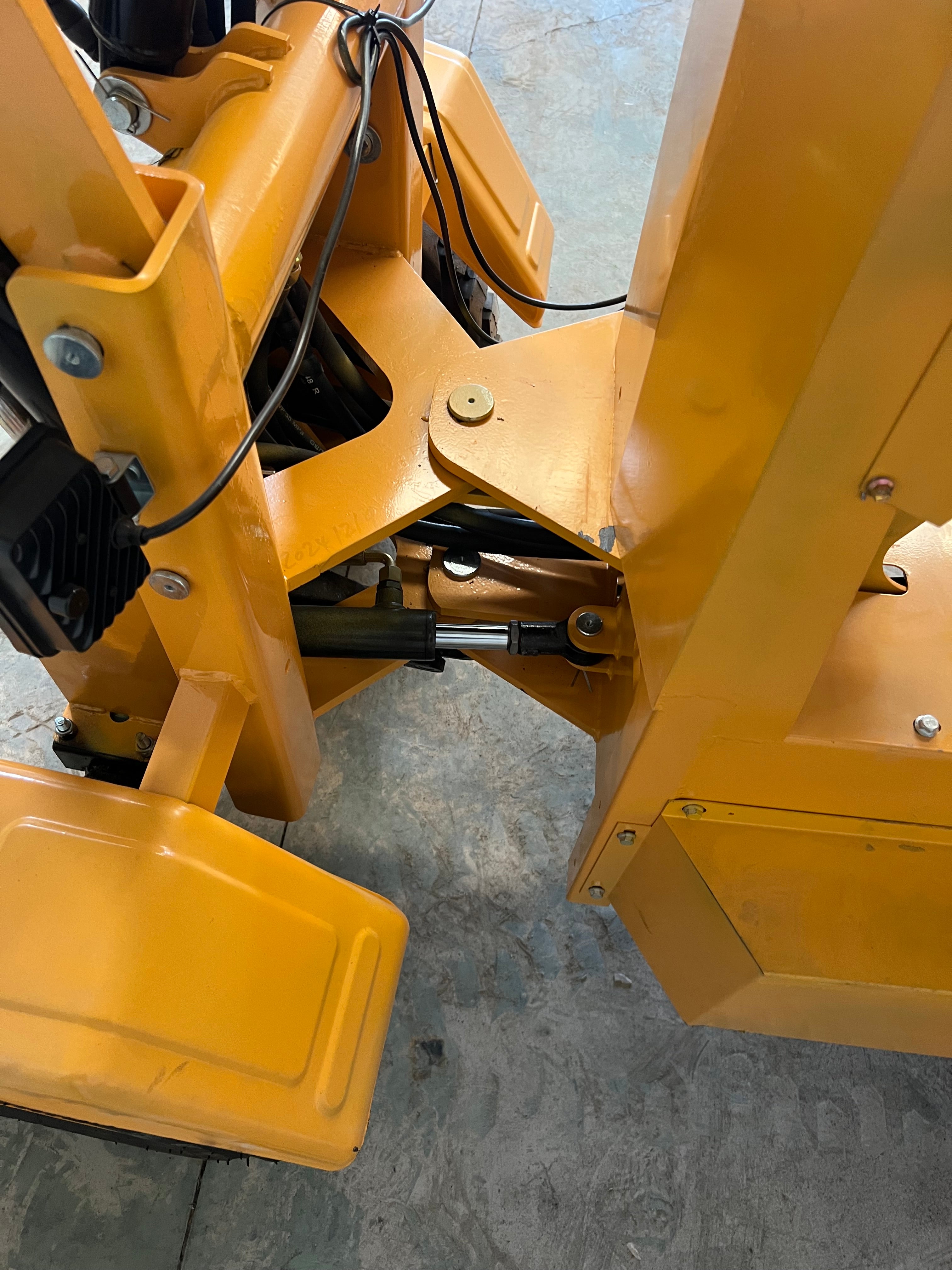 Mini Cargadora Diesel Articulada 4x4 de Ruedas 750kg