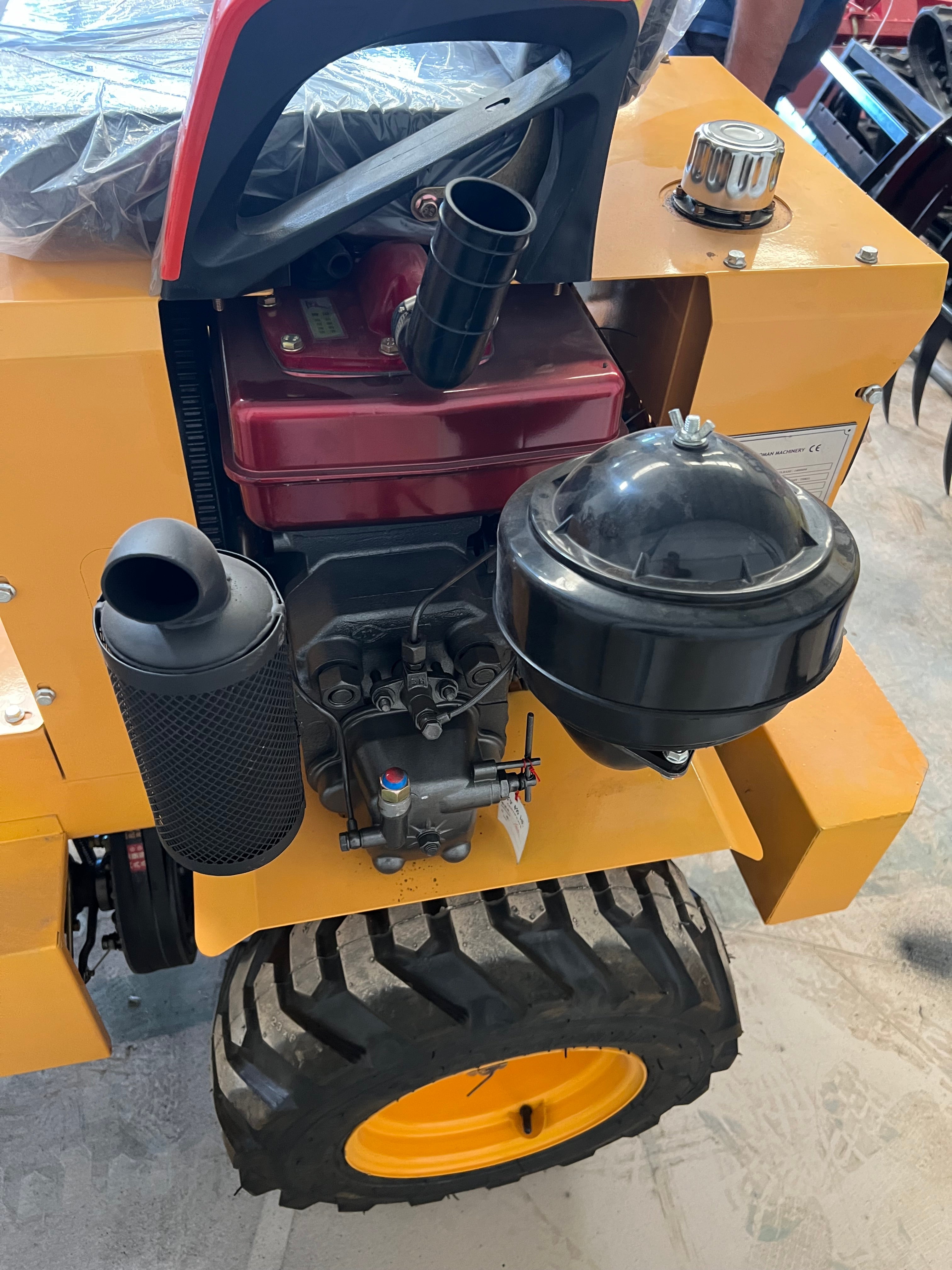 Mini Cargadora Diesel Articulada 4x4 de Ruedas 750kg