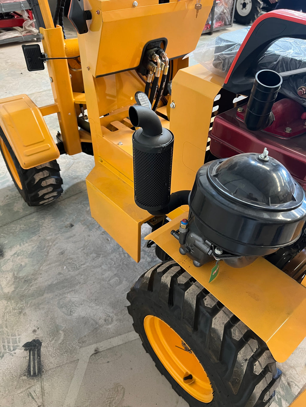 Mini Cargadora Diesel Articulada 4x4 de Ruedas 750kg