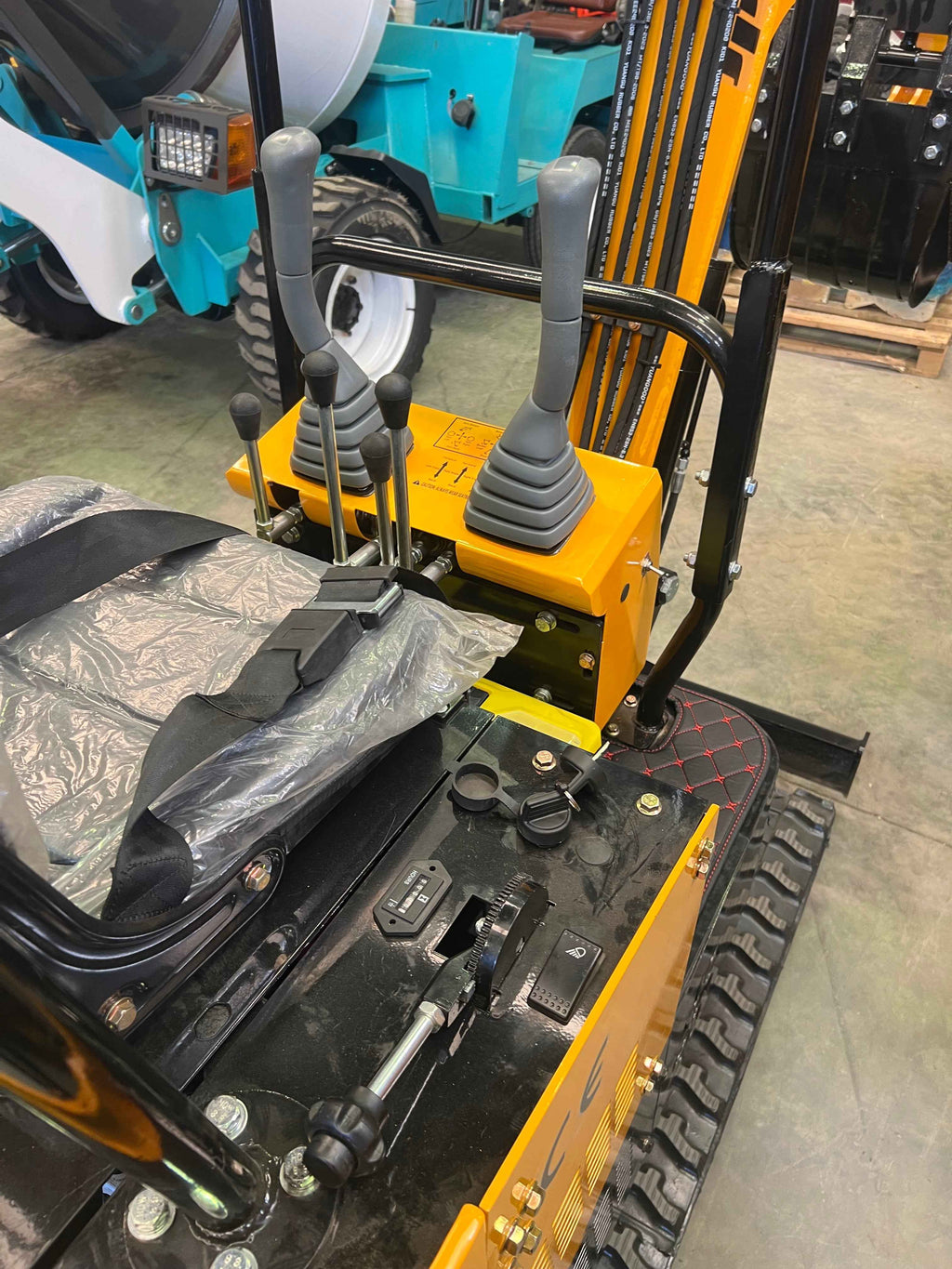 Mini Excavadora Pequeña 1000 Kg Giratoria  JPC Motor Koop de 1 Cilindro Con Enfriador de Aceite