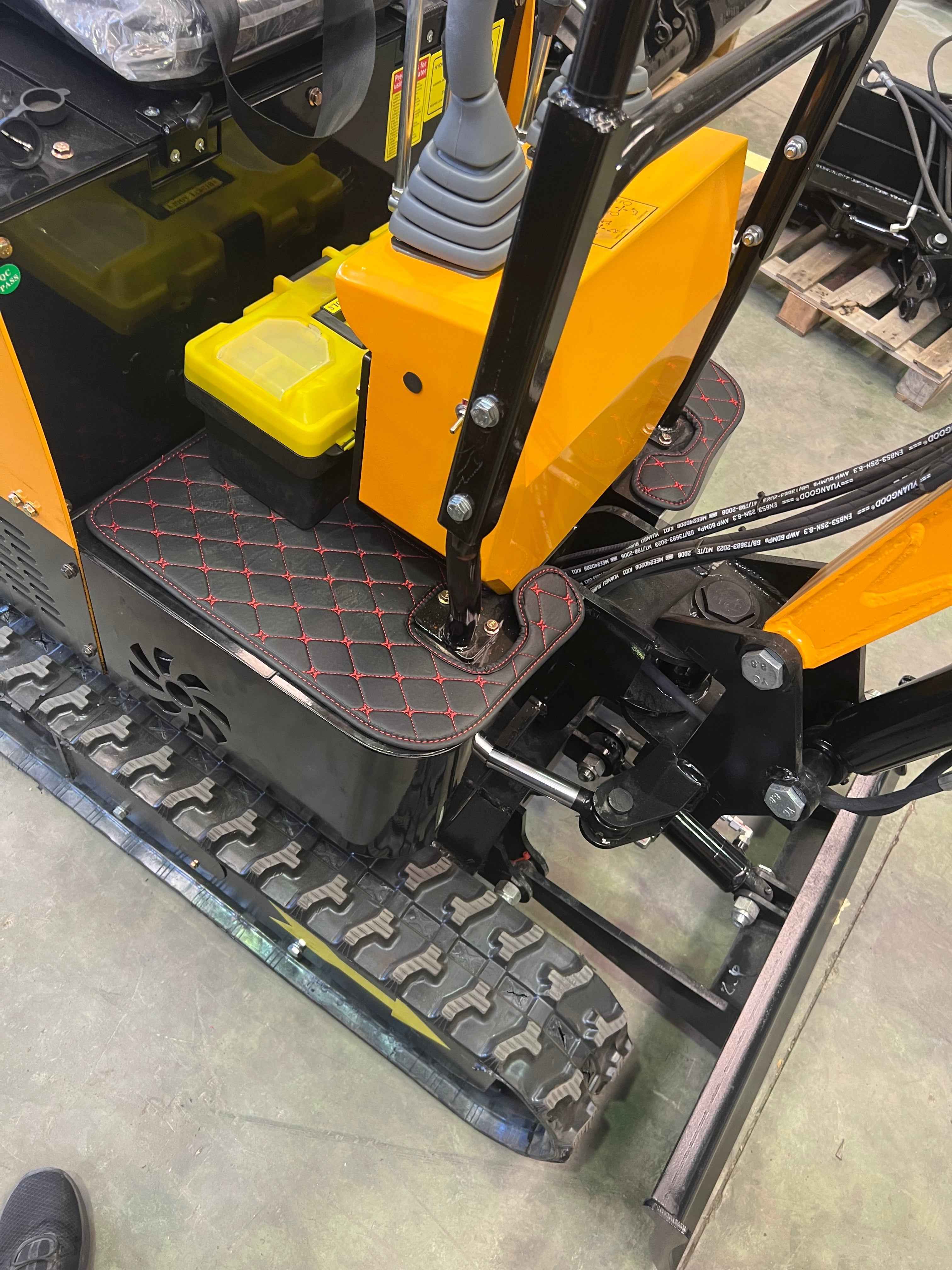 Mini Excavadora Segunda Mano Giratoria 1000 Kg JPC Motor Koop de 1 Cilindro Con Enfriador de Aceite