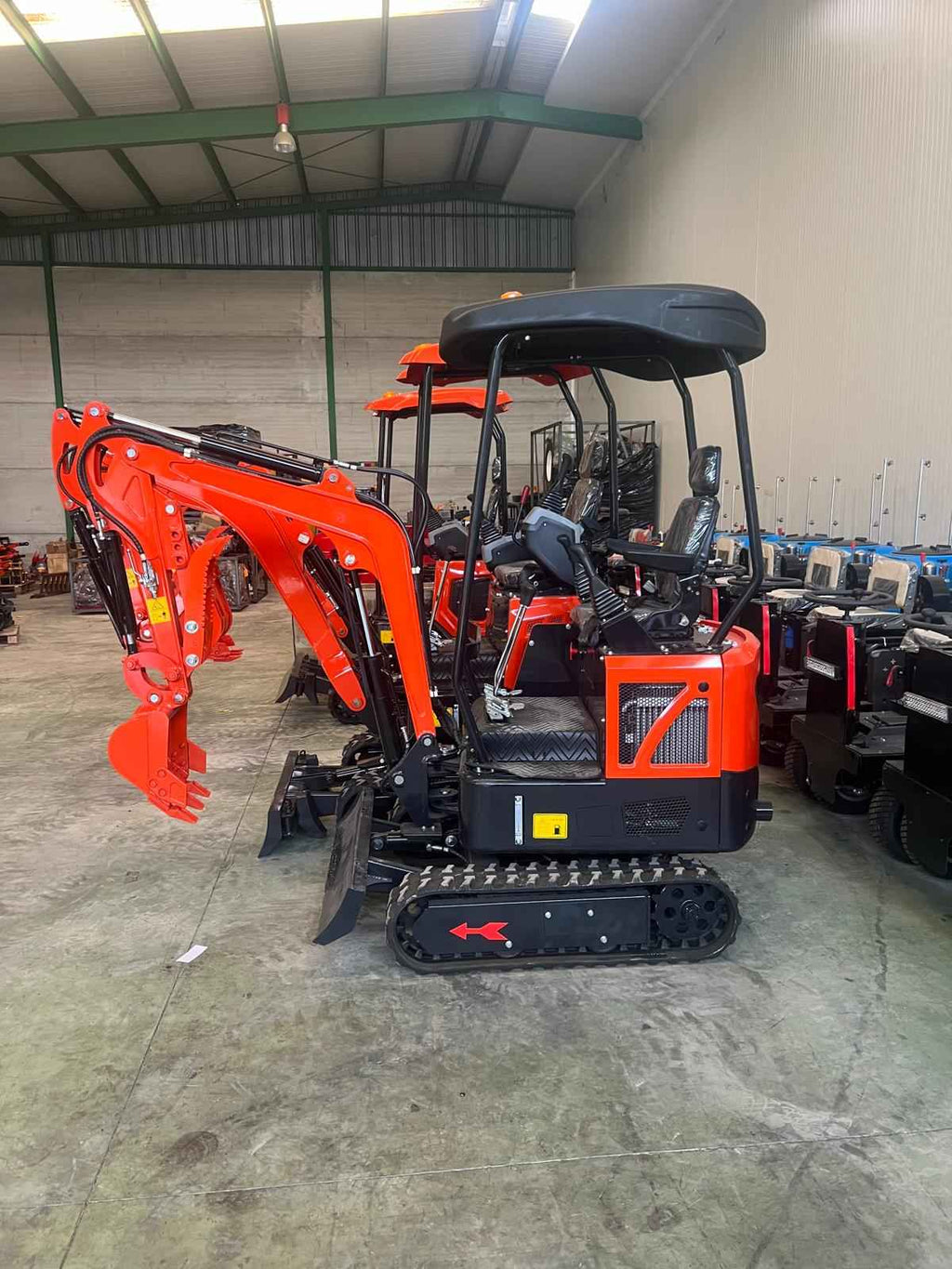 Mini Excavadora 1500 Kg motor de 3 Cilindros