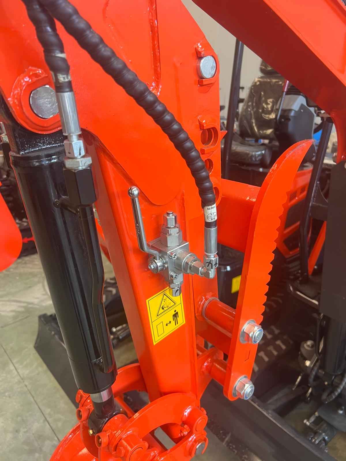 Mini Excavadora 1500 Kg motor de 3 Cilindros
