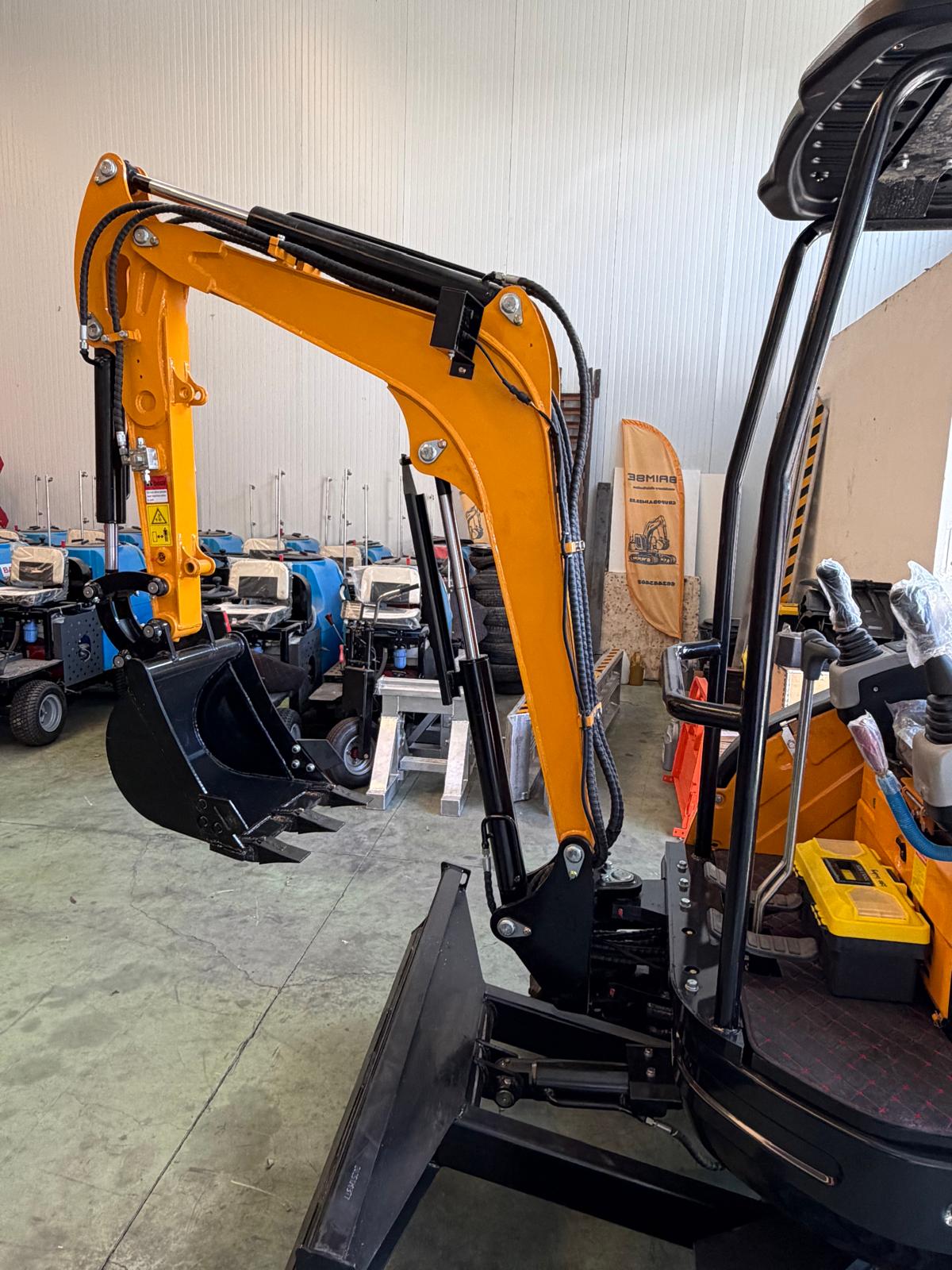 Excavadora Giratoria 2500kg 3 cilindros Diesel