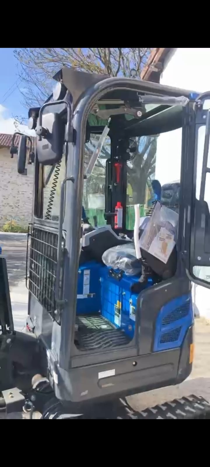 Excavadora Rippa R15 Kubota D722 Cabinada, Orugas Ext, 2 Veloc, Enganche Hidraulico