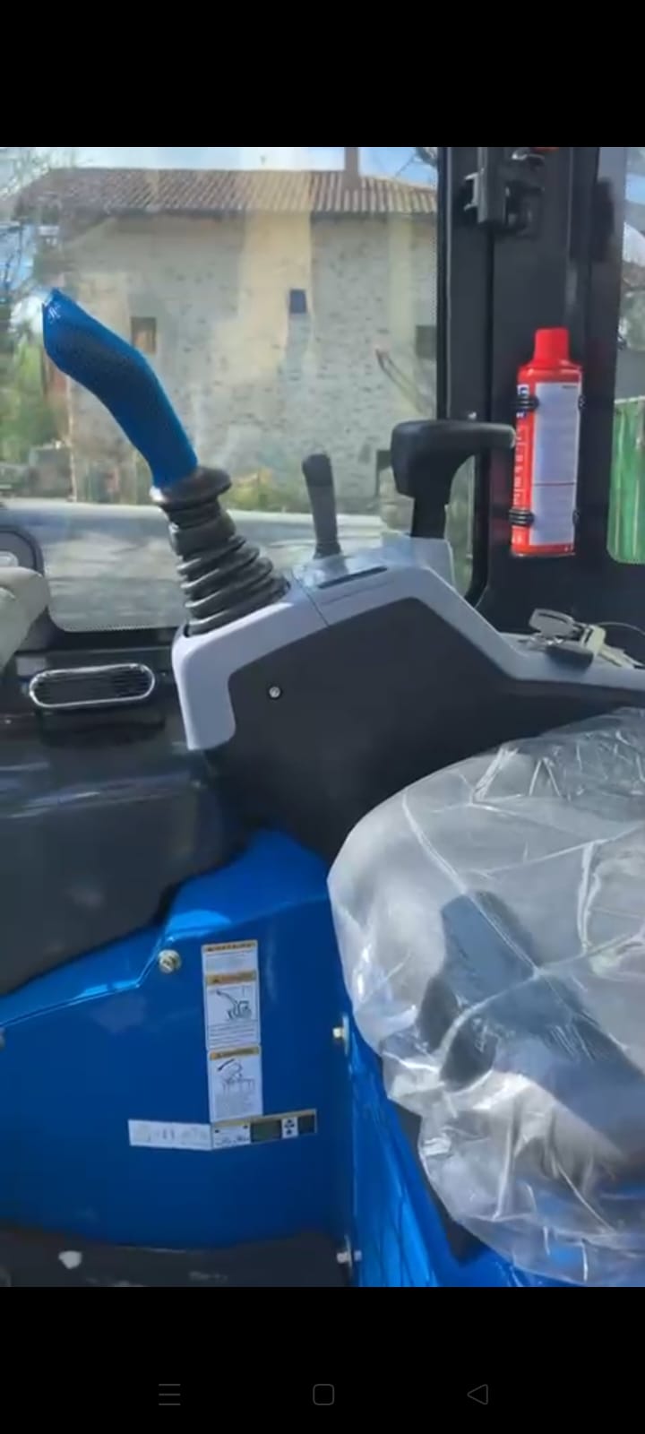 Excavadora Rippa R15 Kubota D722 Cabinada, Orugas Ext, 2 Veloc, Enganche Hidraulico
