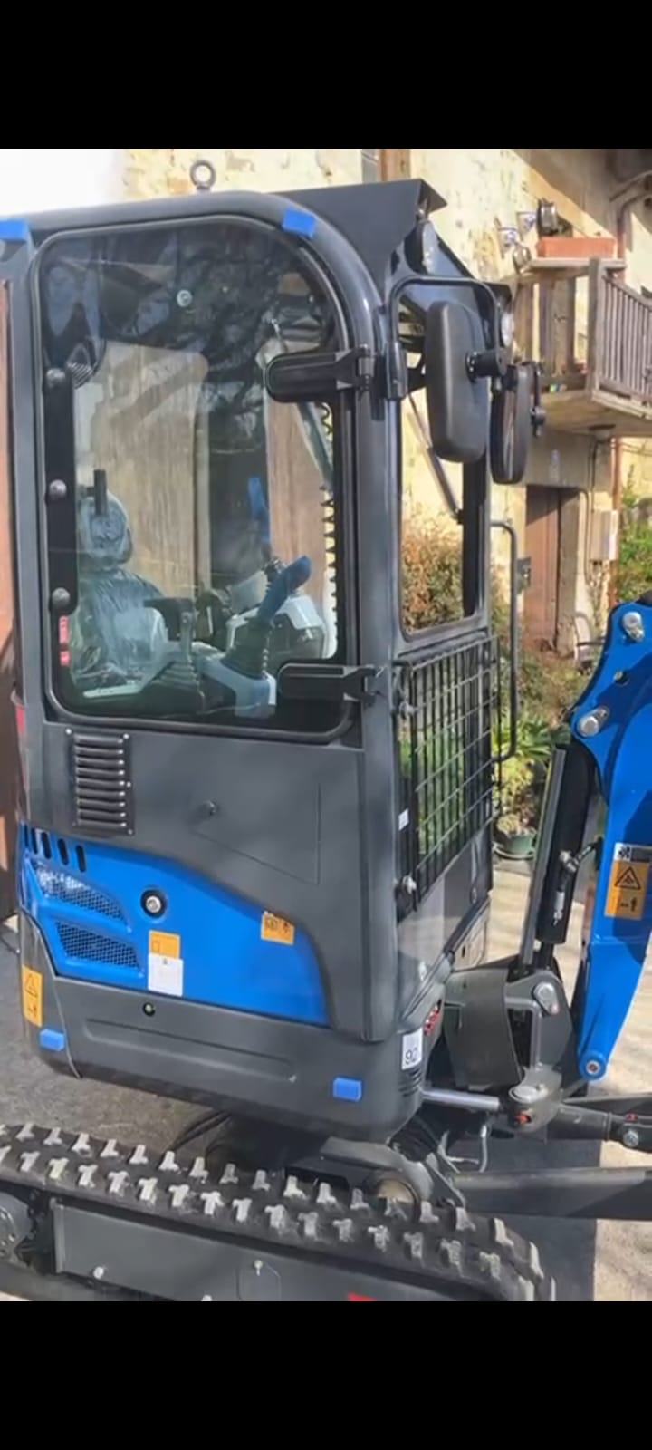 Excavadora Rippa R15 Kubota D722 Cabinada, Orugas Ext, 2 Veloc, Enganche Hidraulico