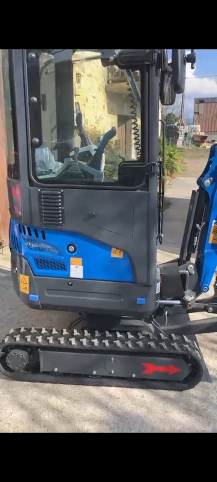 Excavadora Rippa R15 Kubota D722 Cabinada, Orugas Ext, 2 Veloc, Enganche Hidraulico