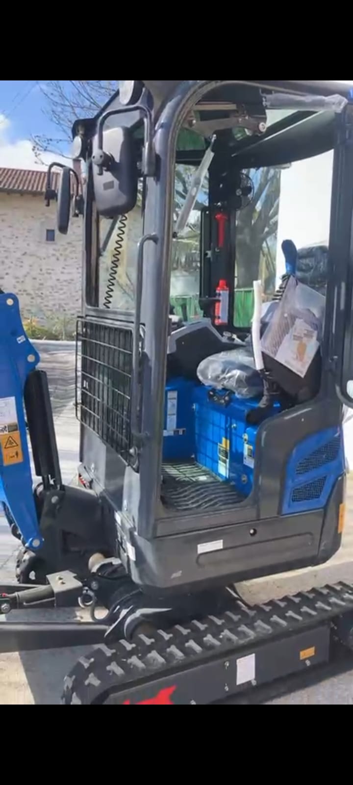Excavadora Rippa R15 Kubota D722 Cabinada, Orugas Ext, 2 Veloc, Enganche Hidraulico